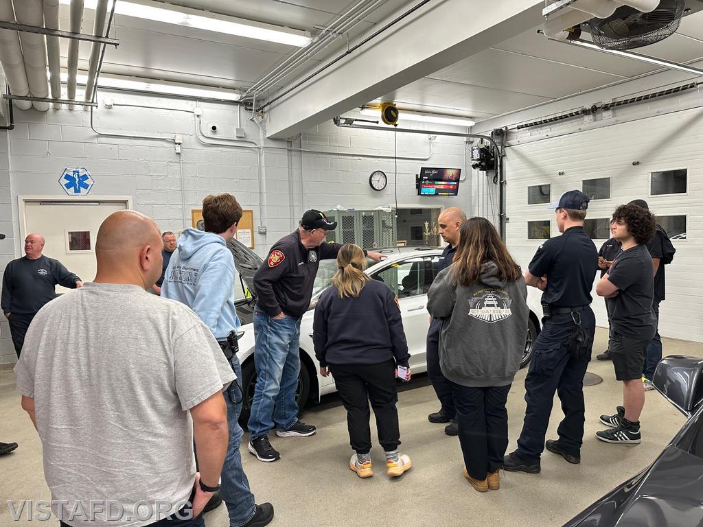Lead Foreman Dan Castelhano giving an electrical vehicle safety overview with Vista Fire Department personnel - 04/24/23