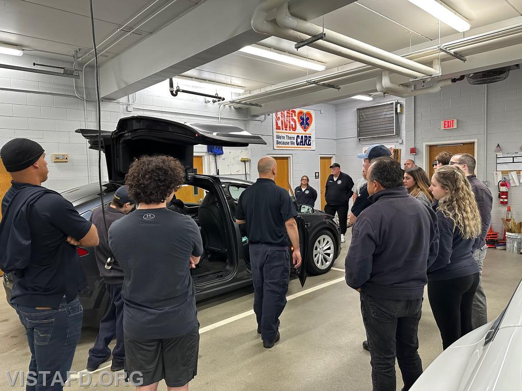 Lead Foreman Dan Castelhano giving an electrical vehicle safety overview with Vista Fire Department personnel - 04/24/23